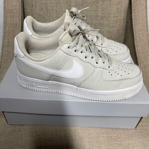 Men’s Nike Air Force one size 8 bone leather color